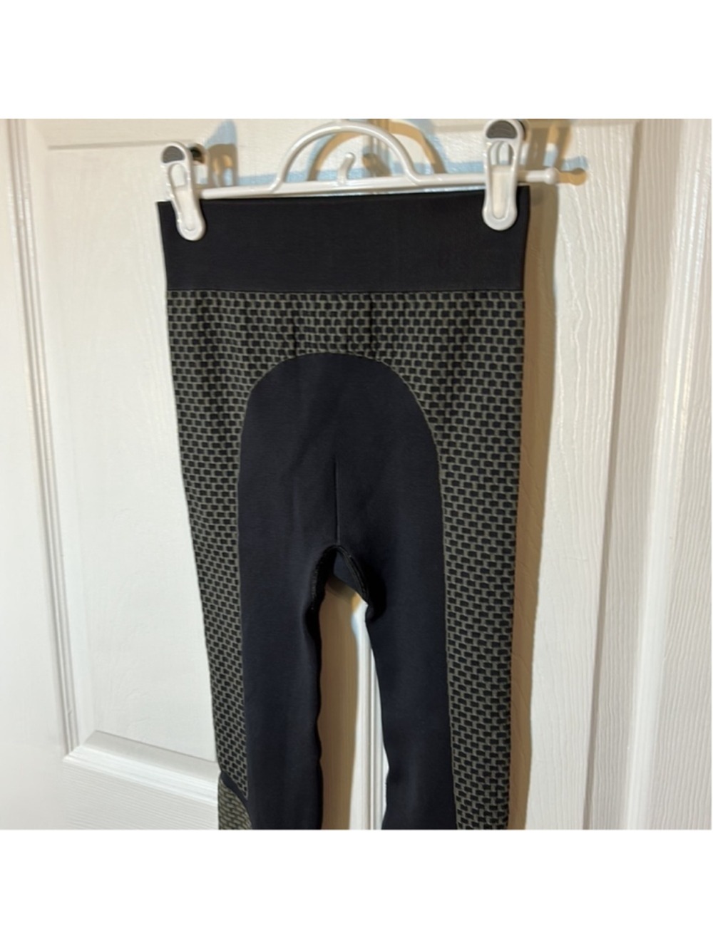 Lululemon size 4 about that base tights - Picture 5 of 8